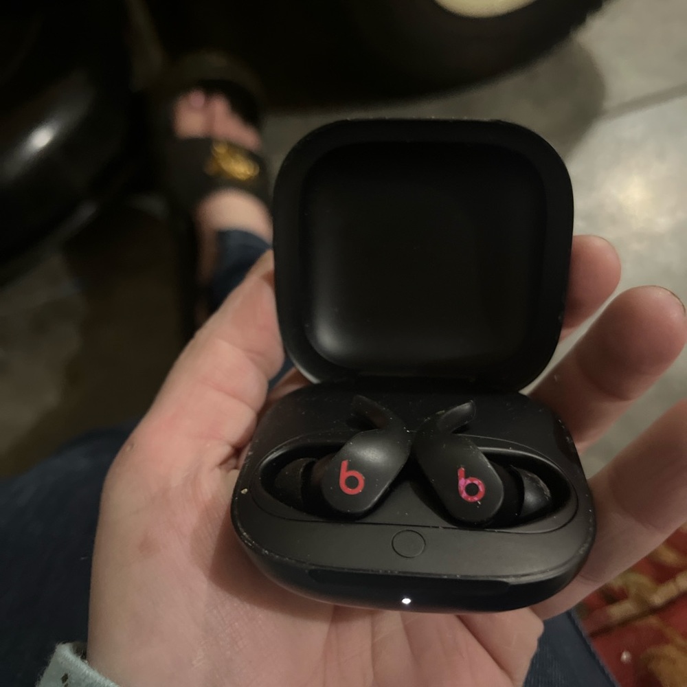 Beats fit pro earbuds